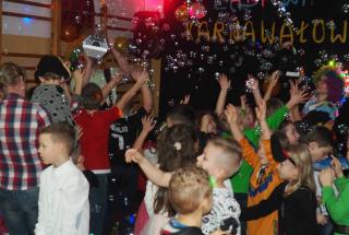 Puszczenie baniek mydlanych dla dzieci na karnawale w szkole wynajem wytwornicy baniek mydlanych jarosław, bańki mydlane na ślub, bańki mydlane na wesele